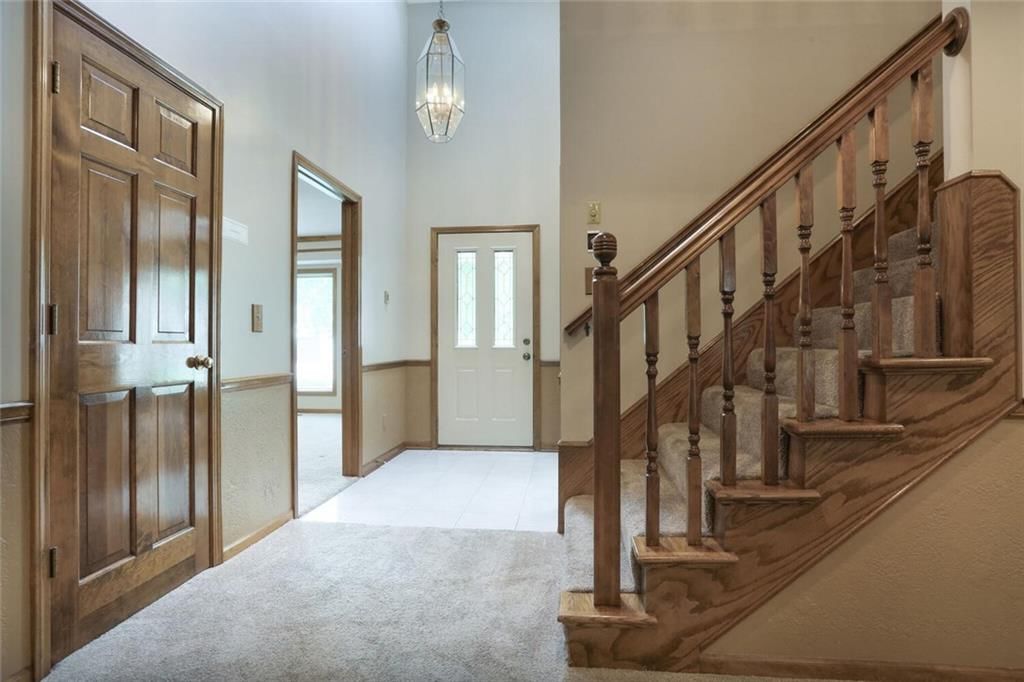 709 Kingston Drive — photo 2