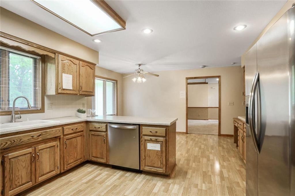 709 Kingston Drive — photo 9