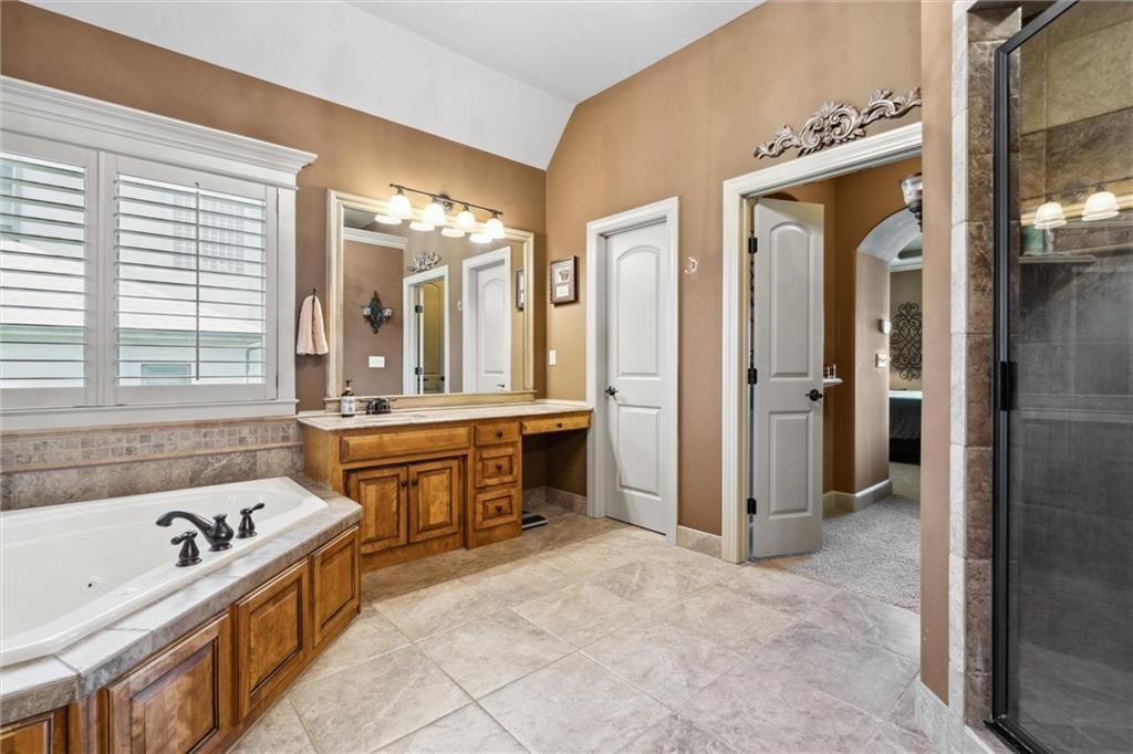 10233 N Prospect Avenue — photo 31