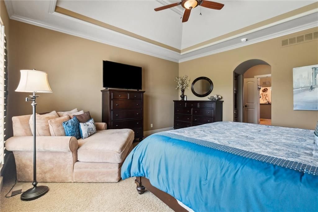 10233 N Prospect Avenue — photo 34