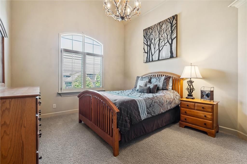 10233 N Prospect Avenue — photo 37
