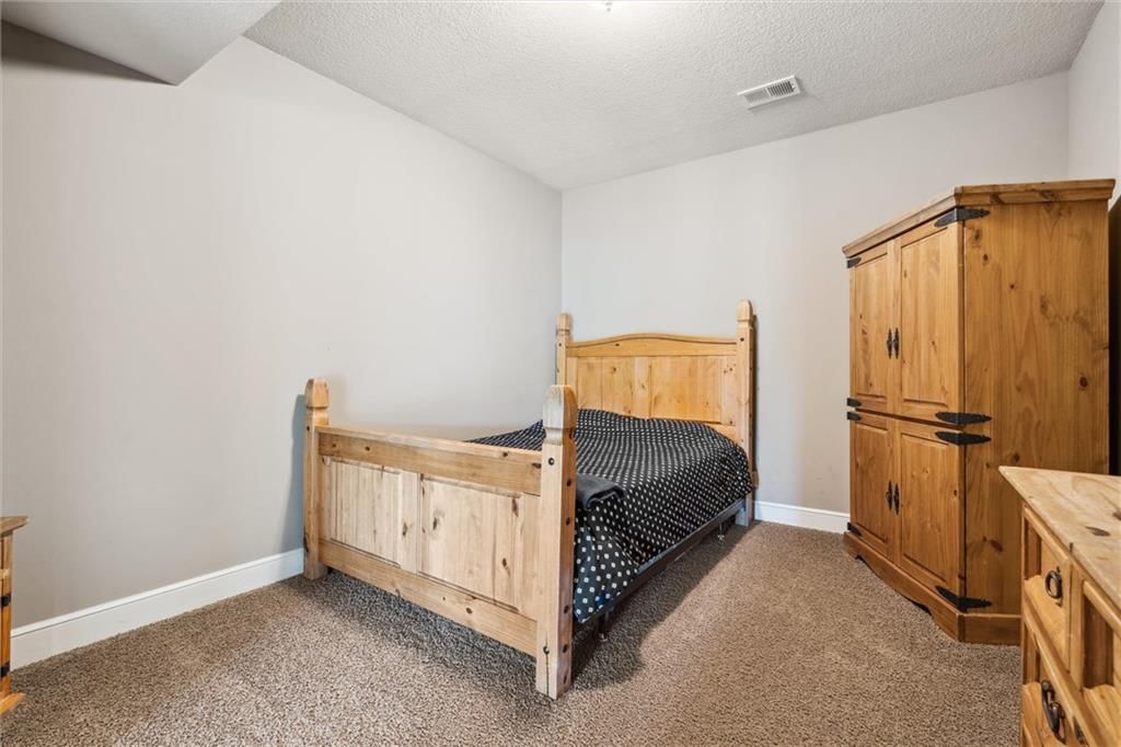 10233 N Prospect Avenue — photo 42