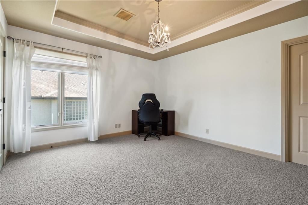 10233 N Prospect Avenue — photo 43
