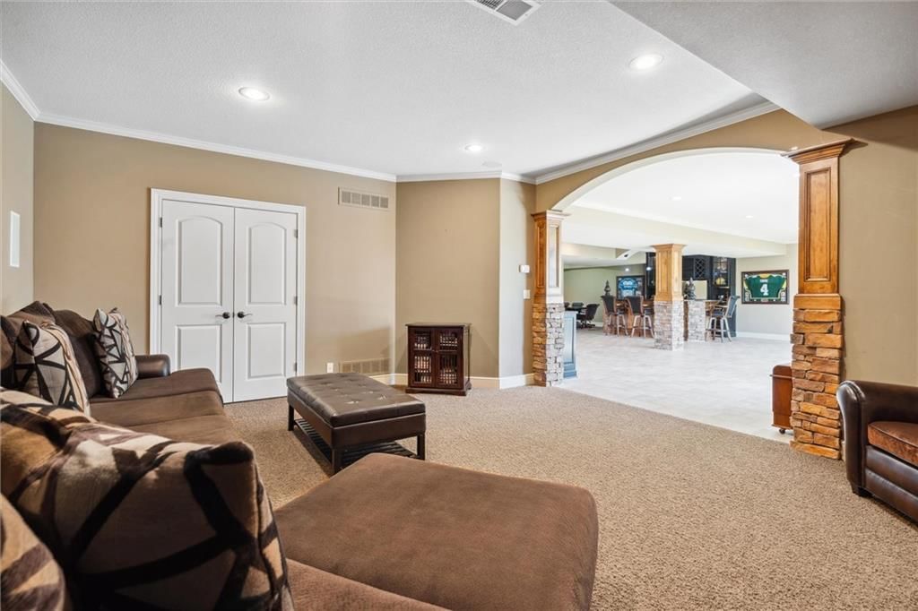 10233 N Prospect Avenue — photo 45