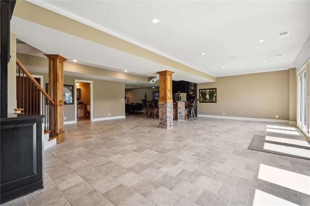 10233 N Prospect Avenue — photo 46
