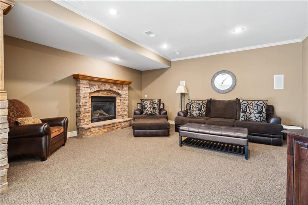 10233 N Prospect Avenue — photo 47