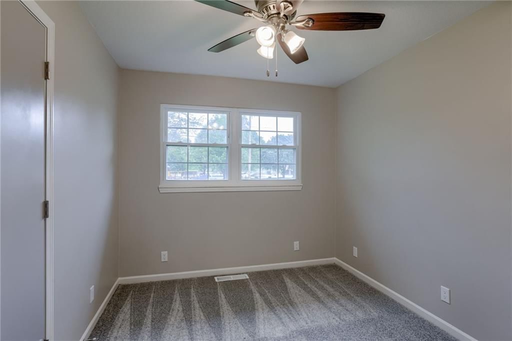 319 W MORSE Avenue — photo 20