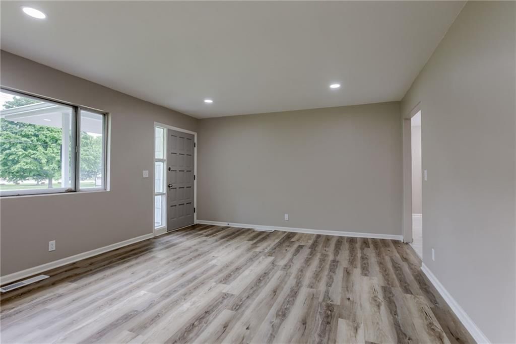319 W MORSE Avenue — photo 3