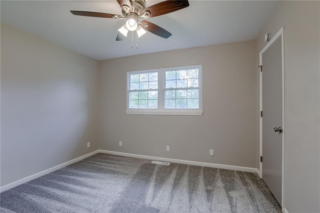 319 W MORSE Avenue — photo 21
