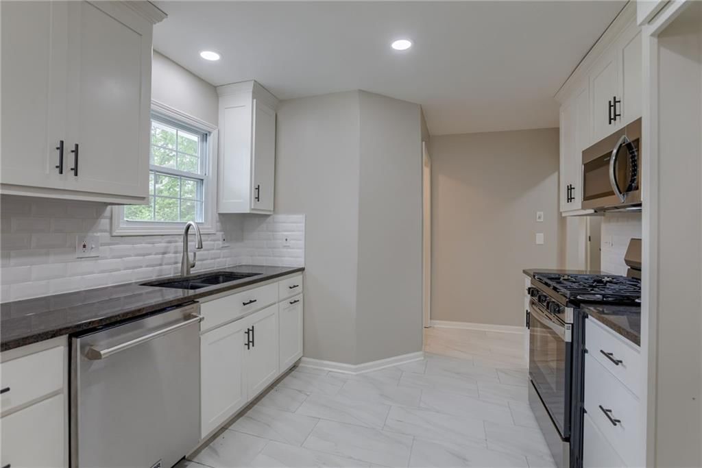 319 W MORSE Avenue — photo 10