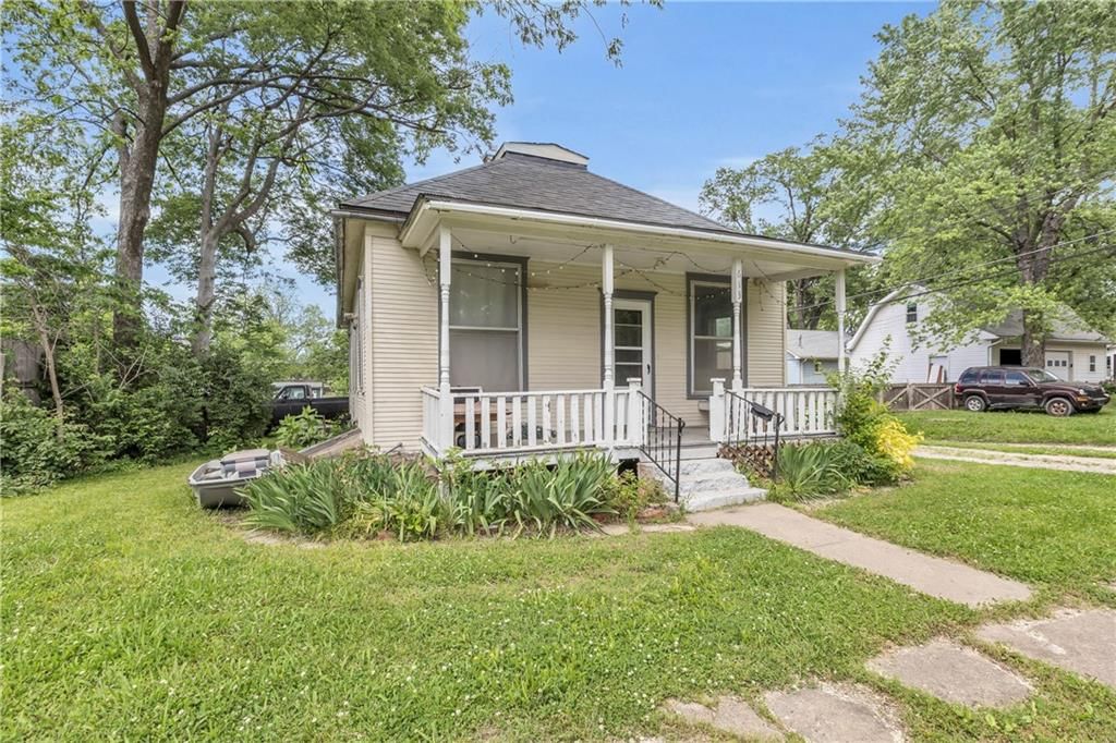 613 W 3rd Street — photo 2
