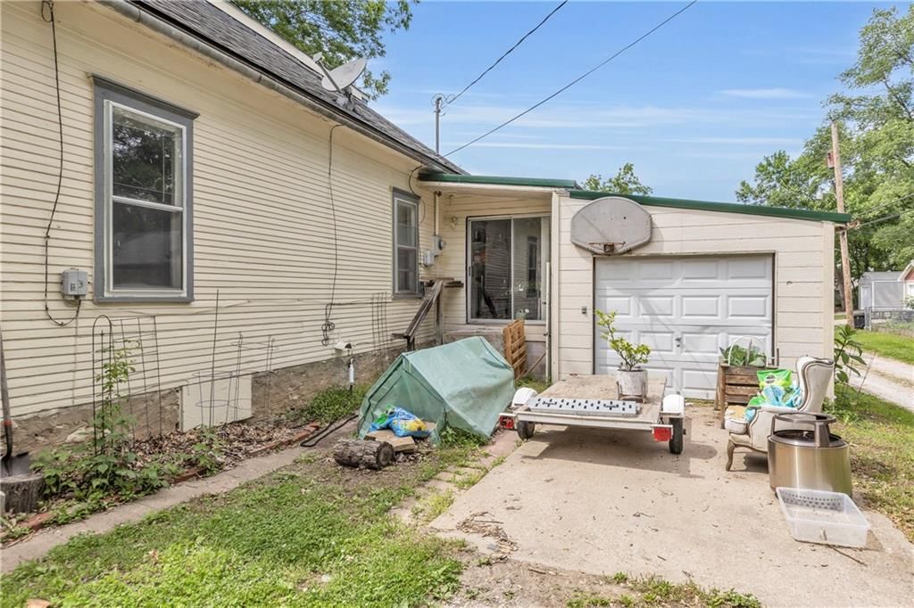 613 W 3rd Street — photo 25