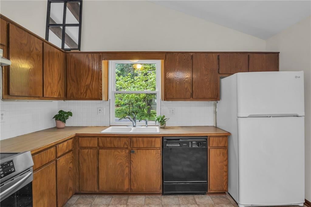 9137 Greenway Lane — photo 11