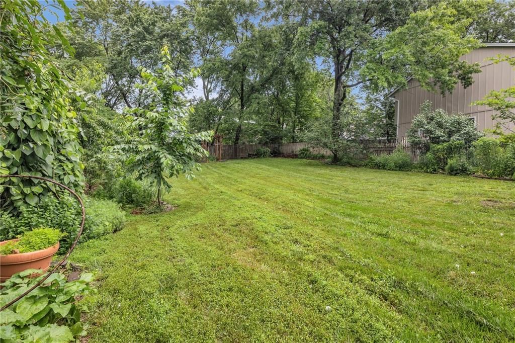 9137 Greenway Lane — photo 37