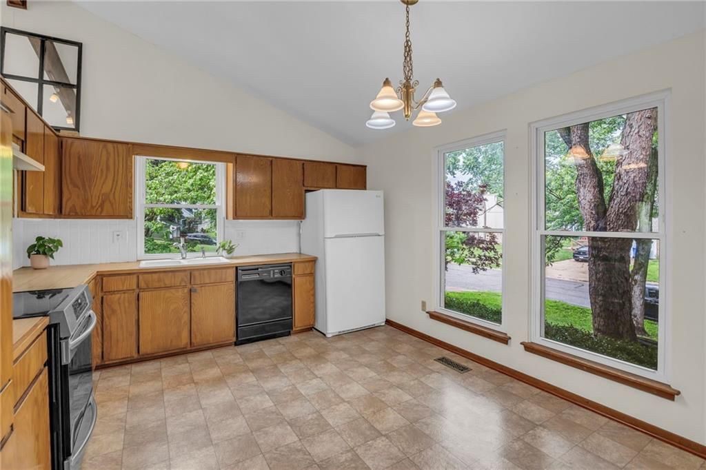 9137 Greenway Lane — photo 10