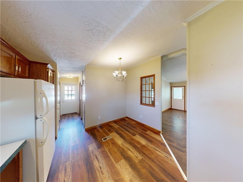 458 E Elm Street — photo 5