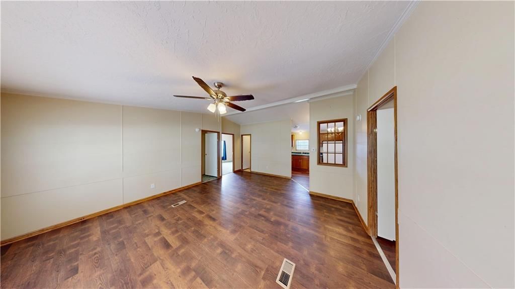 458 E Elm Street — photo 10