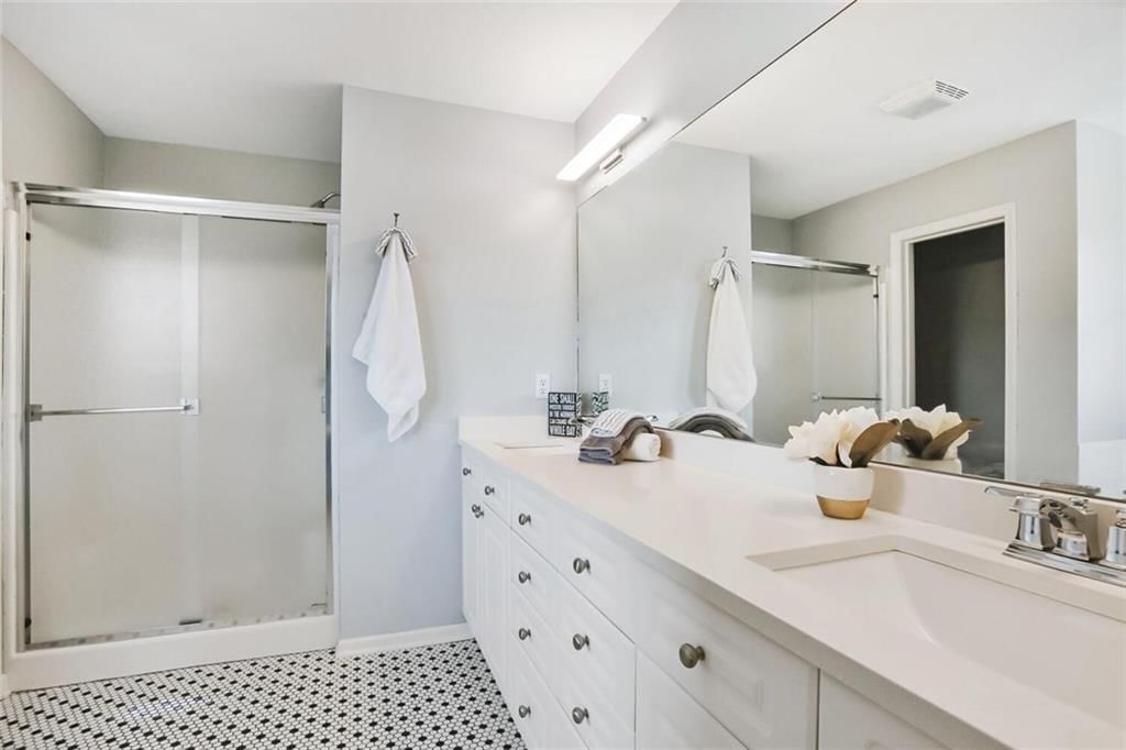 15940 Linden Street — photo 15