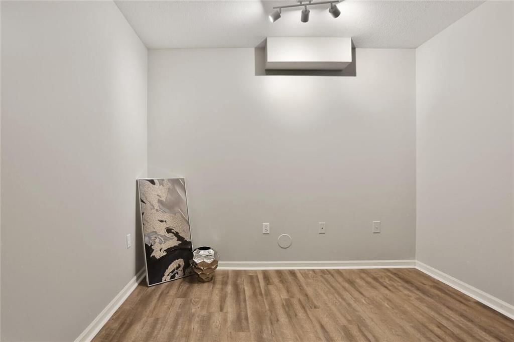 15940 Linden Street — photo 26