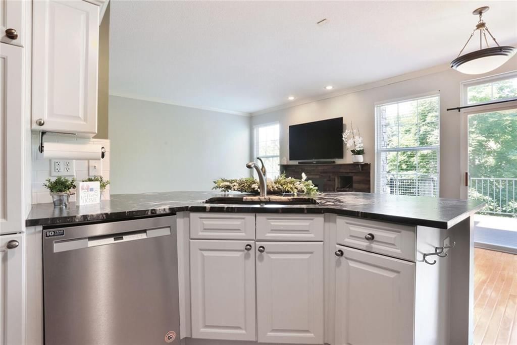 15940 Linden Street — photo 7