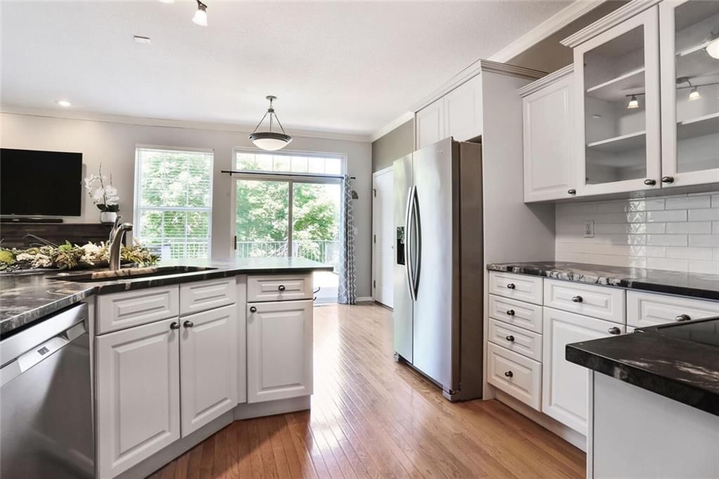 15940 Linden Street — photo 8