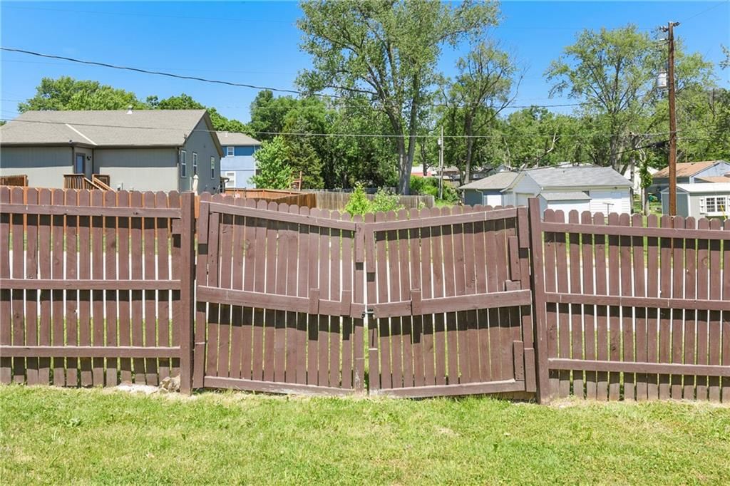 247 Emerson Avenue — photo 27