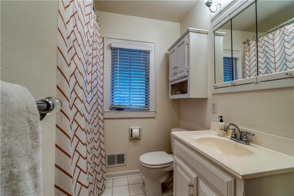 824 W 71st Terrace — photo 31