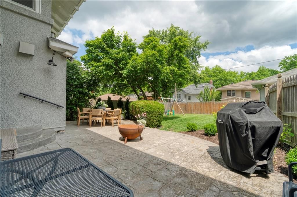 824 W 71st Terrace — photo 36