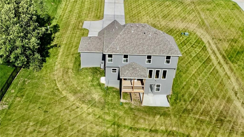 7812 N Spruce Avenue — photo 11