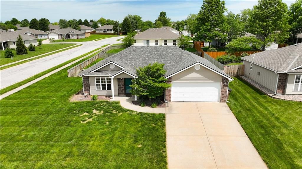 734 Carlisle Drive — photo 2