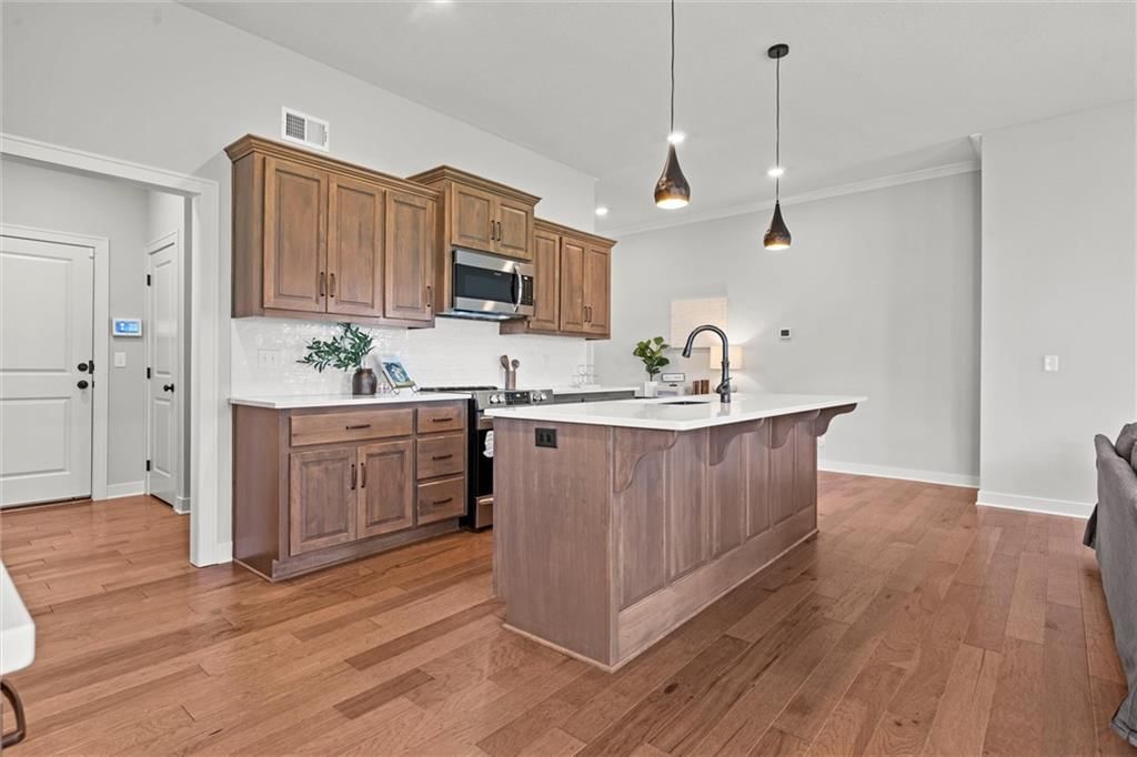 1532 SW Arbor Valley Drive — photo 2