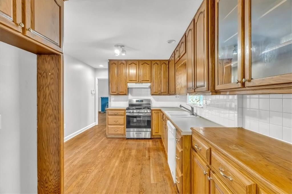 226 E 73rd Street — photo 12