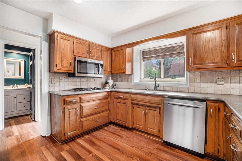 11512 Newton Street — photo 6