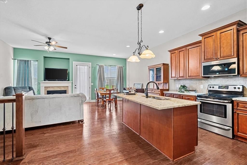 718 S Poplar Street — photo 5