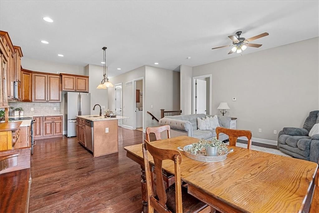 718 S Poplar Street — photo 8