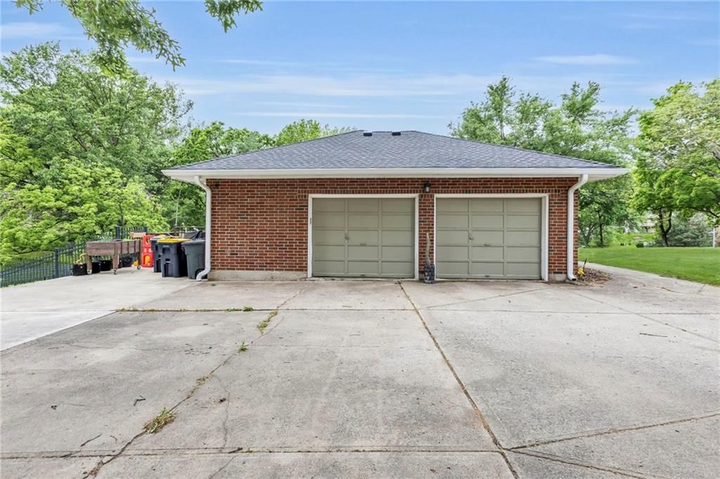 4212 NW Briarcliff Lane — photo 53