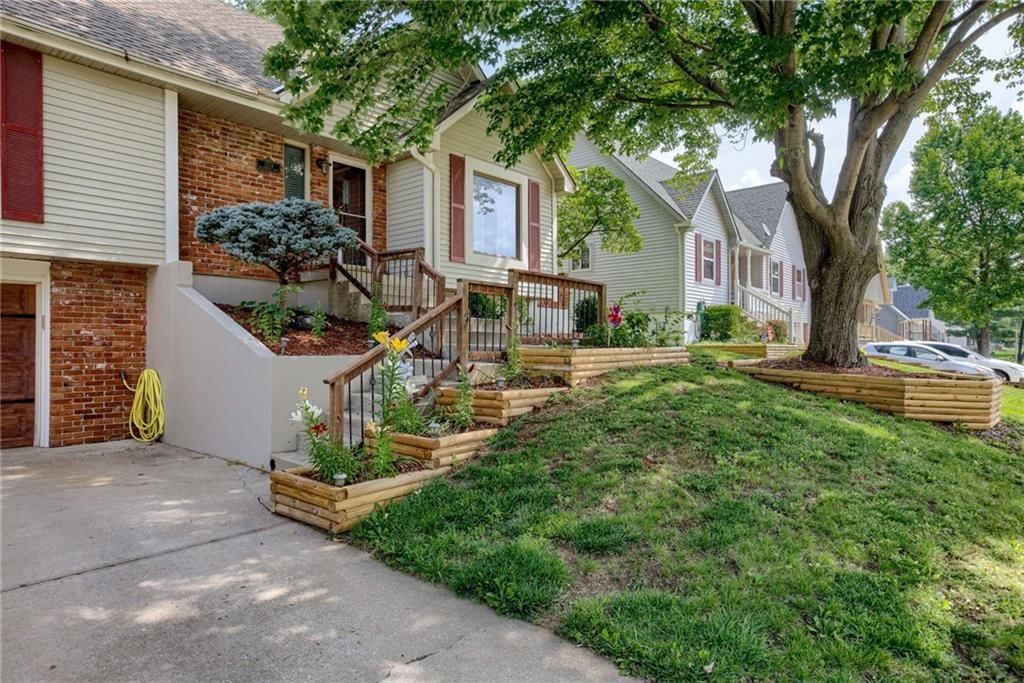 1209 NW Roanoke Drive — photo 2