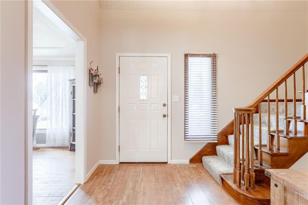 1209 NW Roanoke Drive — photo 3