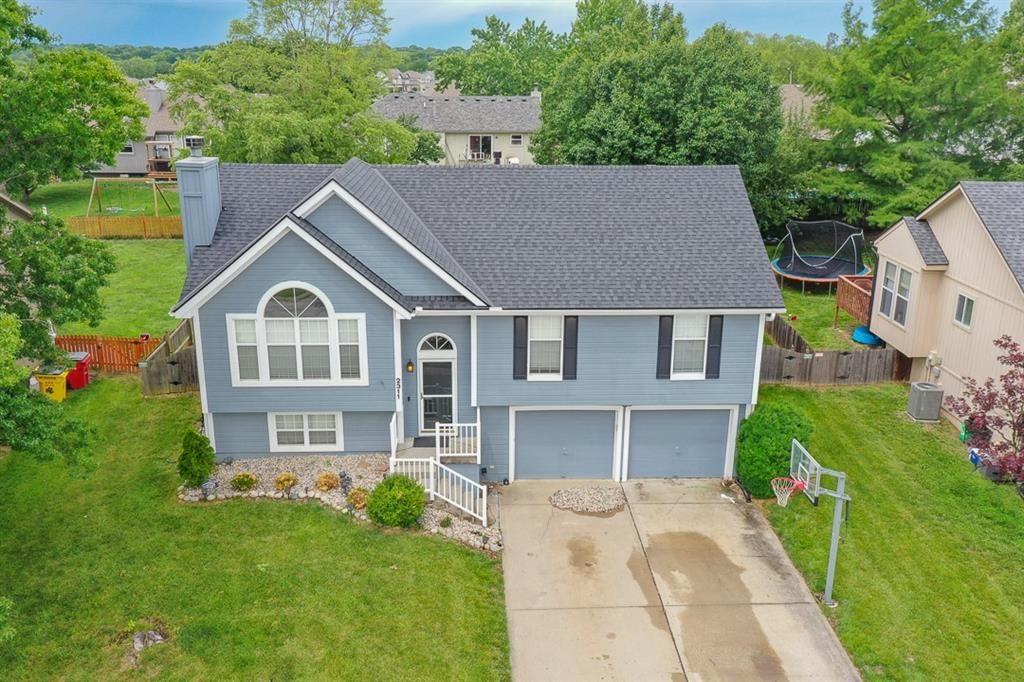 2311 NE Maybrook Drive — photo 2