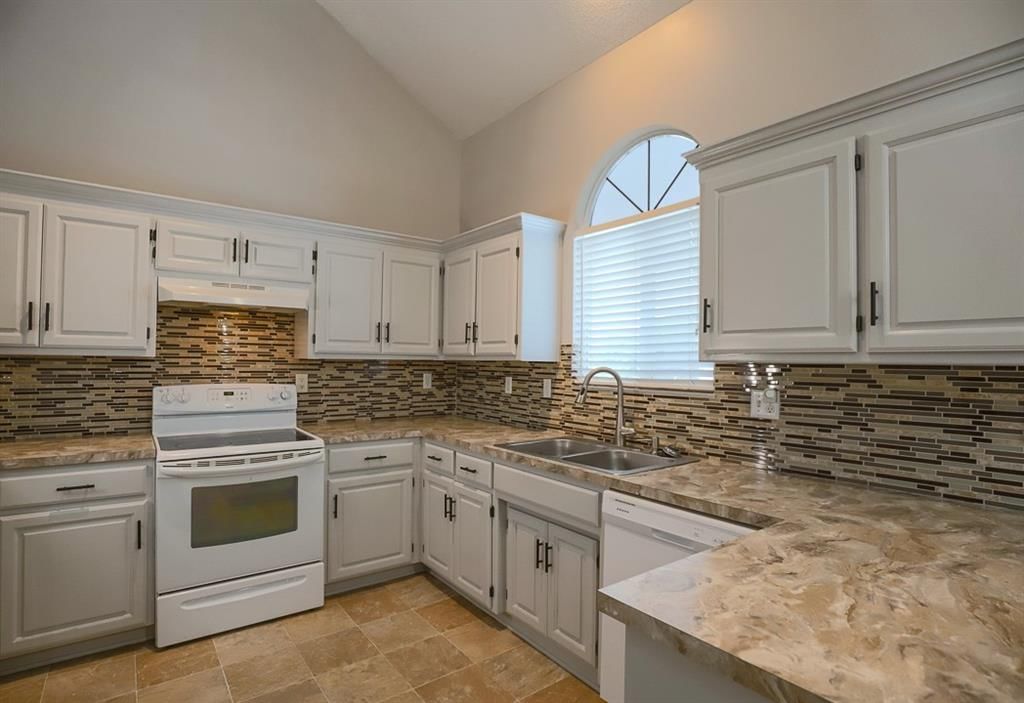 2311 NE Maybrook Drive — photo 15