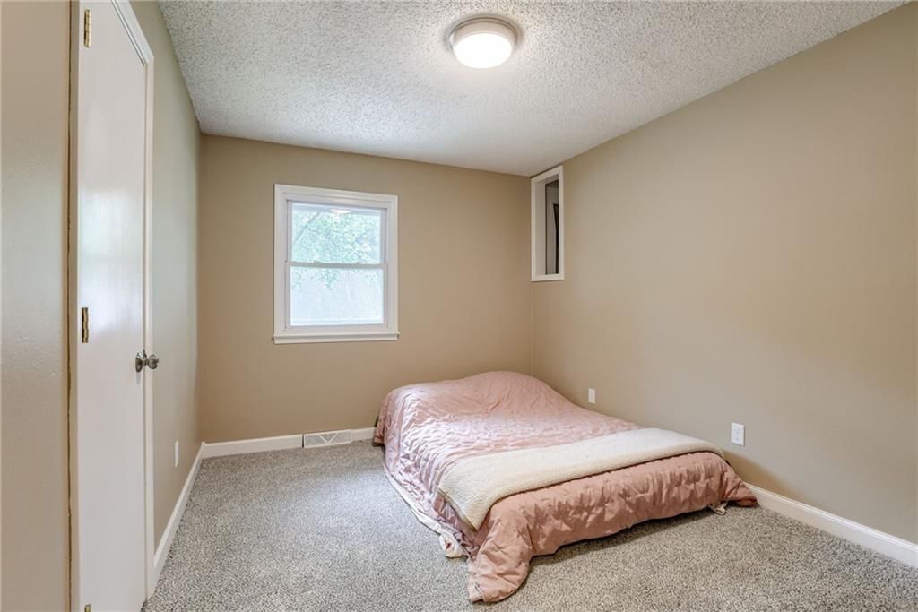 302 E 11th Street — photo 18