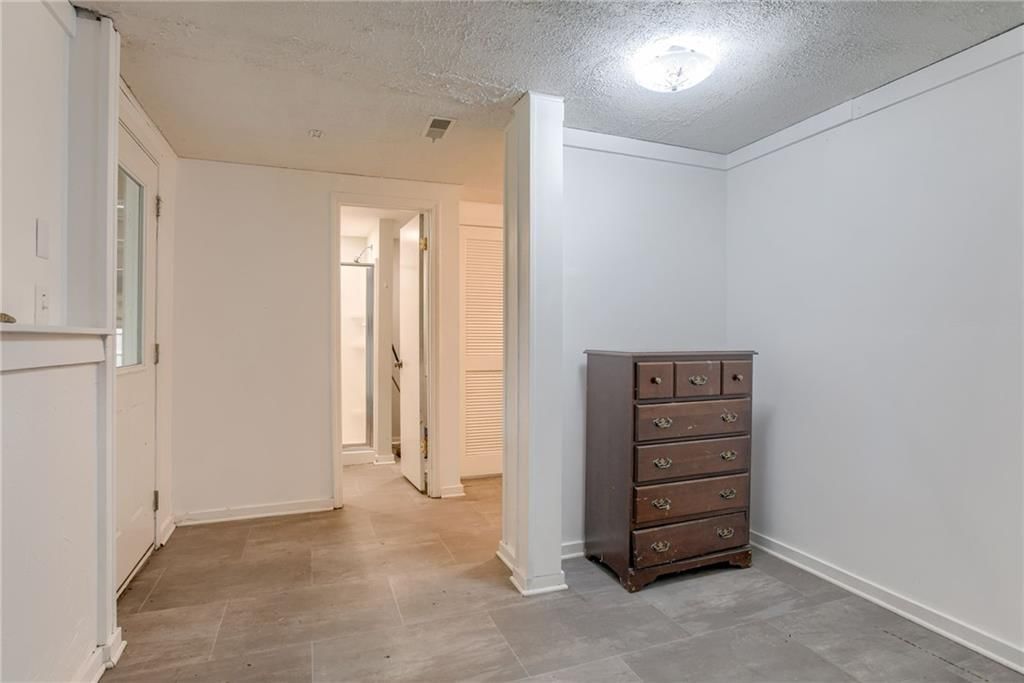 302 E 11th Street — photo 25