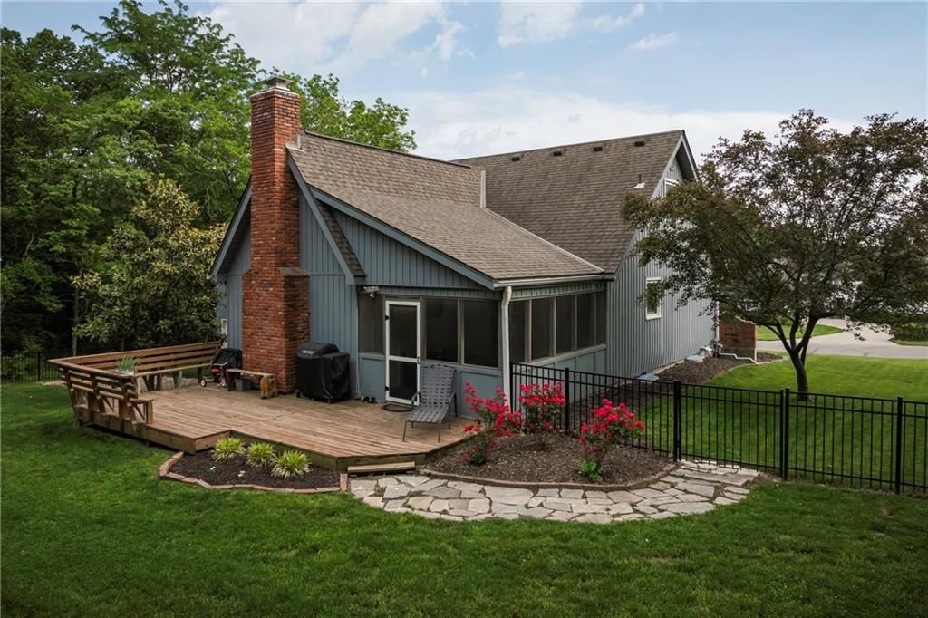 439 N WINNEBAGO Drive — photo 26