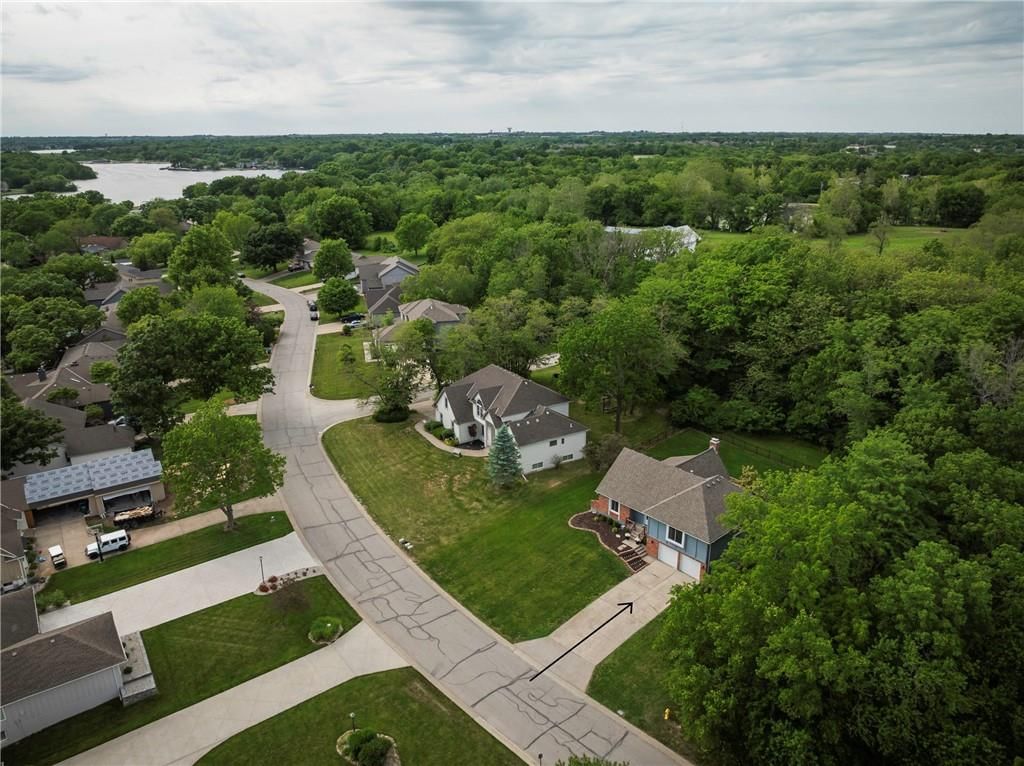 439 N WINNEBAGO Drive — photo 34