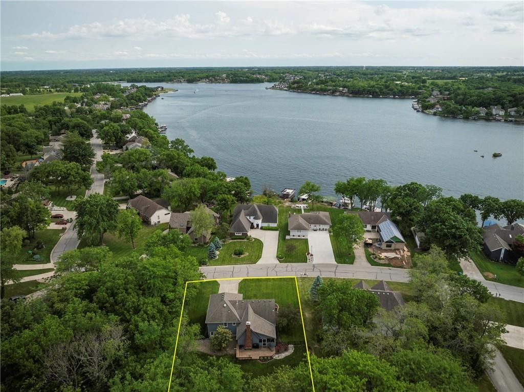 439 N WINNEBAGO Drive — photo 36