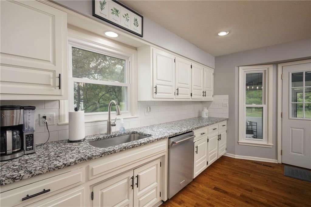 439 N WINNEBAGO Drive — photo 6
