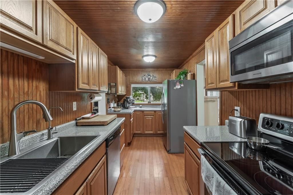 222 S Elm Street — photo 12