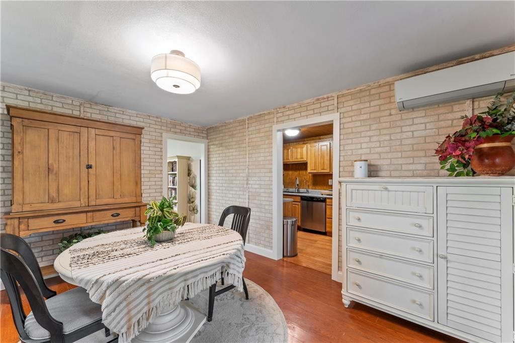 222 S Elm Street — photo 14