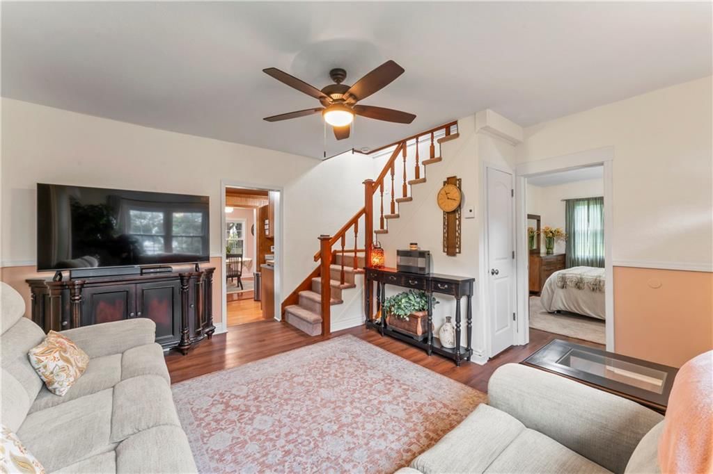222 S Elm Street — photo 8