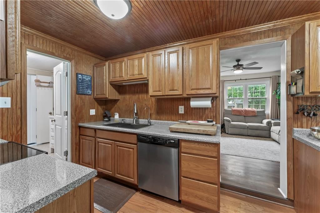 222 S Elm Street — photo 9